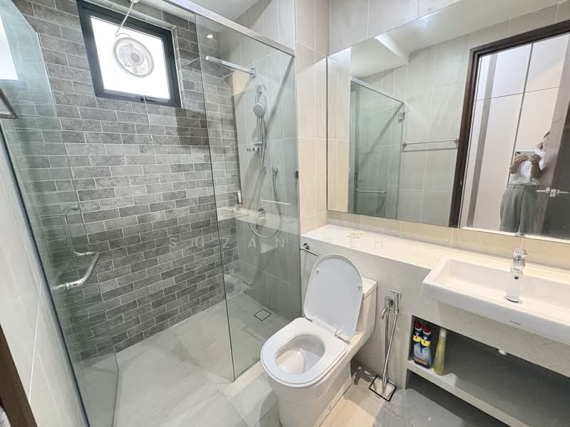 Condominium for Rent at Queens Residences Q1 @ Queens Waterfront - Suzan Beh - Bathroom - PropertyGuru.com.my