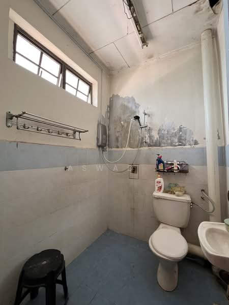 Taman Koperasi Guru, Tanah Liat, Bukit Mertajam untuk Untuk Dijual - RM 470,000, Mac 2026 - Bathroom - PropertyGuru.com.my