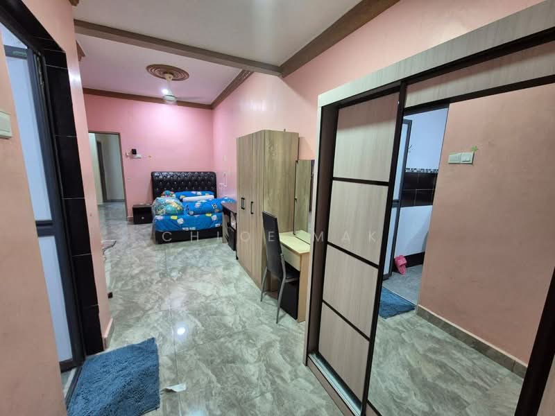 2-storey Terraced House for Rent in Taman Puteri Wangsa (Ulu Tiram) - Chloe Mak - Bedroom - PropertyGuru.com.my