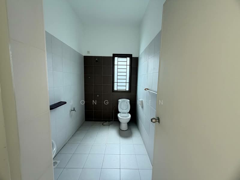 Cluster House for Sale in Taman Adda Heights (Tebrau) - Jong Chen - Bathroom - PropertyGuru.com.my