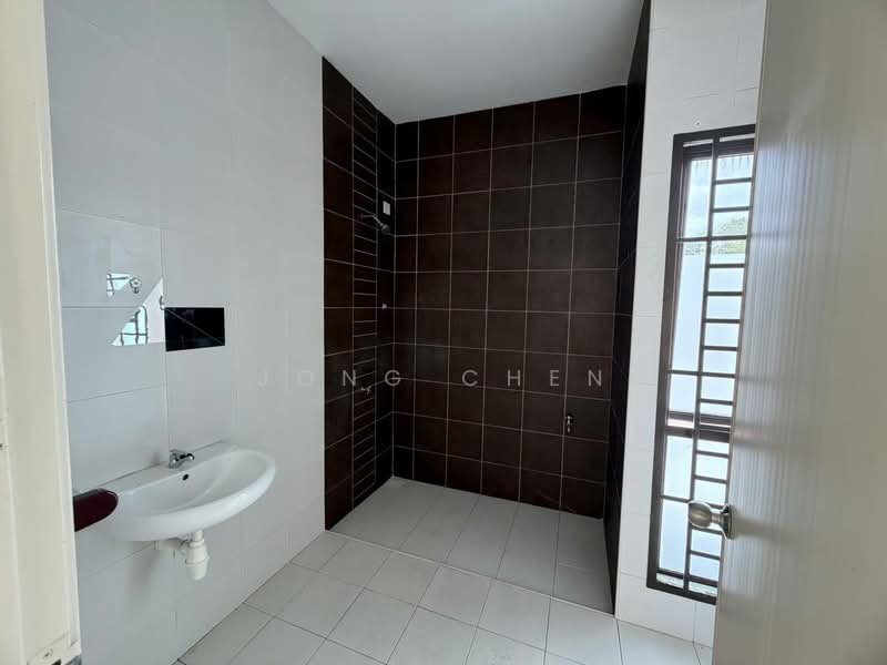 Cluster House for Sale in Taman Adda Heights (Tebrau) - Jong Chen - Bathroom - PropertyGuru.com.my