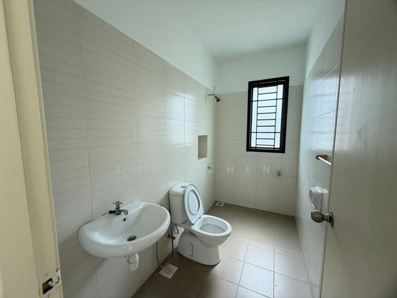 Cluster House for Sale in Taman Adda Heights (Tebrau) - Jong Chen - Bathroom - PropertyGuru.com.my