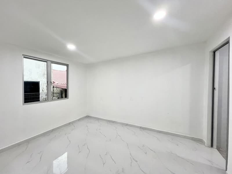 1-storey Terraced House for Sale in Taman Century (Johor Bahru) - Yik Tat - Interior - PropertyGuru.com.my