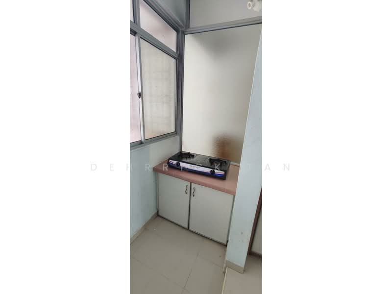 Apartment for Rent at Sinar Bukit Dumbar - Dehrrick Tan - Kitchen - PropertyGuru.com.my