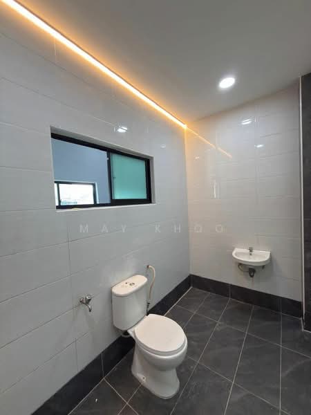 Taman Molek untuk Untuk Dijual - RM 648,000, Mac 2026 - Bathroom - PropertyGuru.com.my