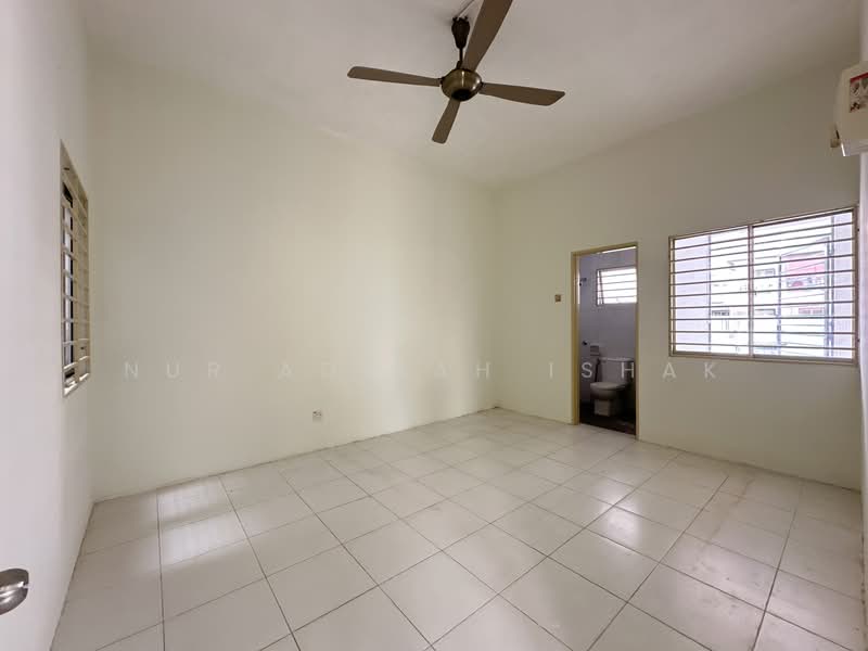 Townhouse for Sale in Taman Putra Perdana (Puchong) - Nur Adibah Ishak - Bathroom - PropertyGuru.com.my