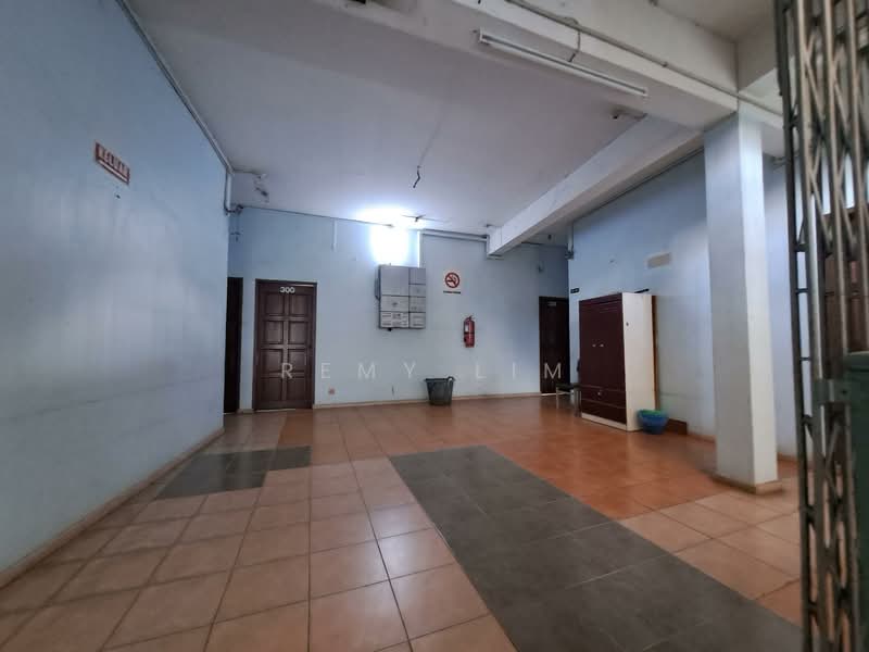 Shop for Sale in Tangkak (Johor) - Remy Lim - Entrance - PropertyGuru.com.my