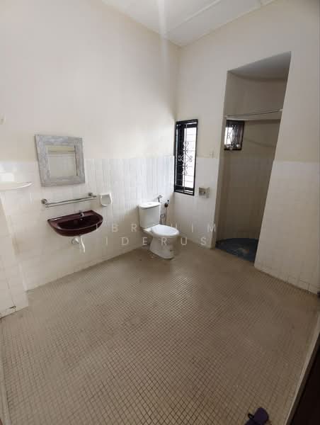 2.5-storey Terraced House for Sale in Ampang Jaya (Ampang) - Ibrahim Iderus - Bathroom - PropertyGuru.com.my