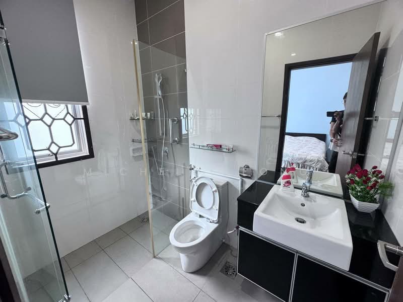 Semi-Detached House for Sale in Taman Ponderosa (Johor Bahru) - Michelle Fong - Bathroom - PropertyGuru.com.my