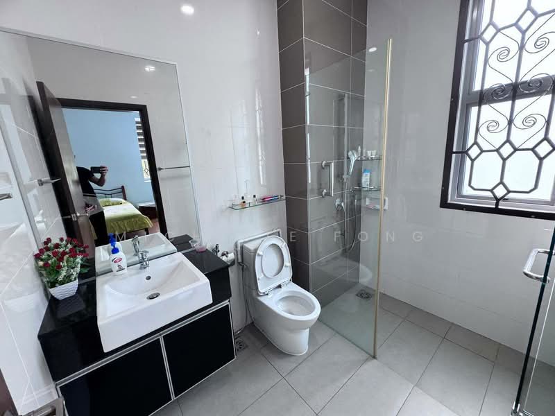 Semi-Detached House for Sale in Taman Ponderosa (Johor Bahru) - Michelle Fong - Bathroom - PropertyGuru.com.my