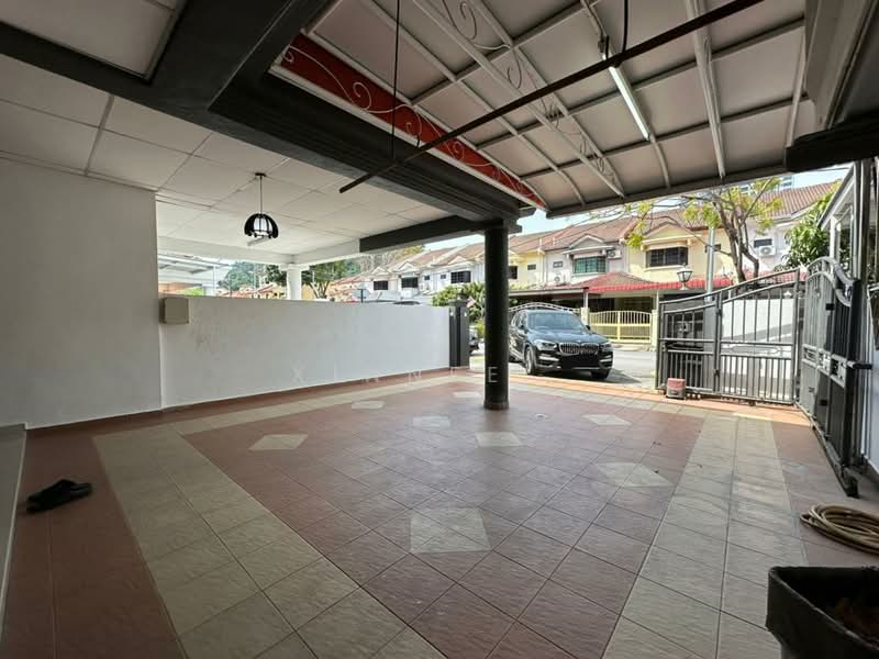 Teluk Kumbar 3 Storey Terrace untuk Untuk Dijual - RM 980,000, Mac 2026 - Exterior - PropertyGuru.com.my