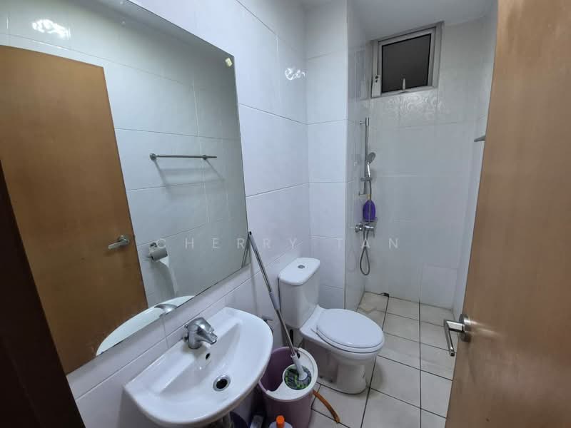 Condominium for Sale at Sri Putramas III / Royal Regent - Cherry Tan - Bathroom - PropertyGuru.com.my