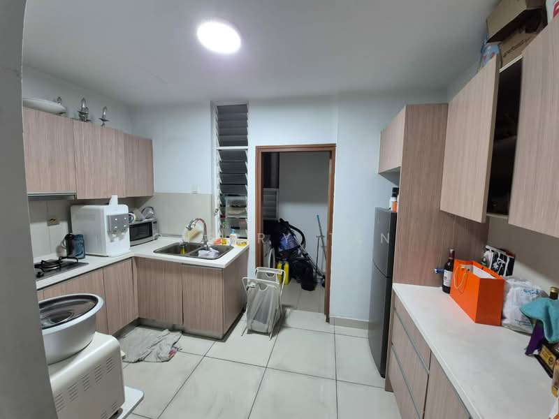Condominium for Sale at Sri Putramas III / Royal Regent - Cherry Tan - Kitchen - PropertyGuru.com.my