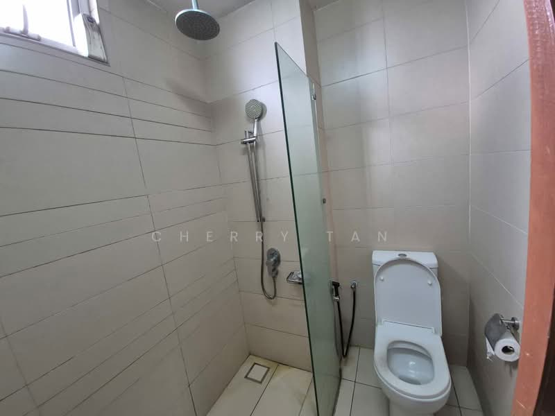 Condominium for Sale at Sri Putramas III / Royal Regent - Cherry Tan - Bathroom - PropertyGuru.com.my