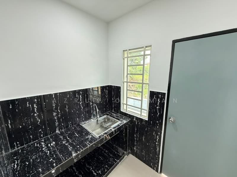 1-storey Terraced House for Sale in Taman Sikamat Indah (Sikamat) - Azrul Othman - Kitchen - PropertyGuru.com.my