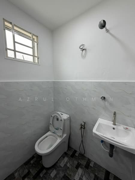 1-storey Terraced House for Sale in Taman Sikamat Indah (Sikamat) - Azrul Othman - Bathroom - PropertyGuru.com.my