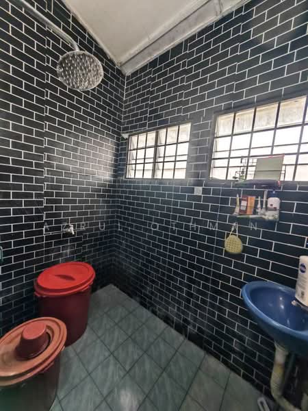 1-storey Terraced House for Sale in Taman Sikamat Indah (Sikamat) - Azrul Othman - Bathroom - PropertyGuru.com.my