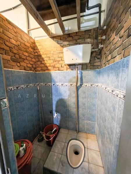 1-storey Terraced House for Sale in Taman Sikamat Indah (Sikamat) - Azrul Othman - Bathroom - PropertyGuru.com.my