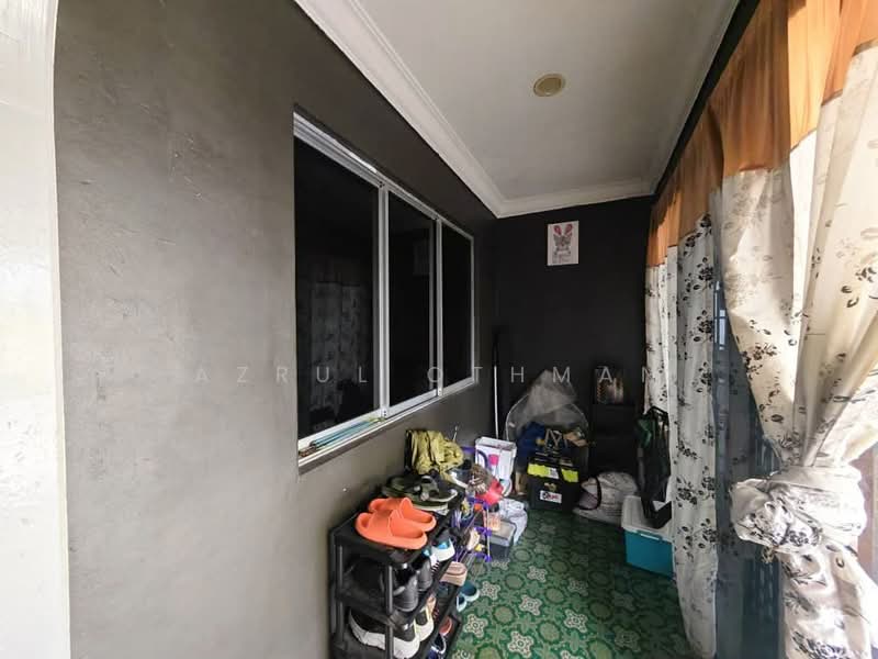 1-storey Terraced House for Sale in Taman Sikamat Indah (Sikamat) - Azrul Othman - Balcony - PropertyGuru.com.my