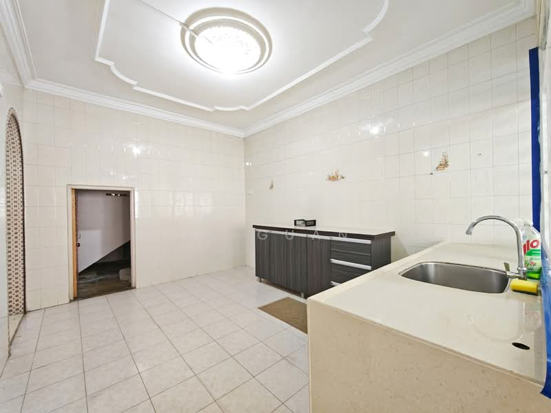 Pelangi Pelangis untuk Untuk Dijual - RM 2,450,000, Mac 2026 - Kitchen - PropertyGuru.com.my