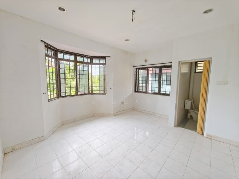 Cluster House for Sale in Senibong (Permas Jaya) - Fu Guan - Living Room - PropertyGuru.com.my