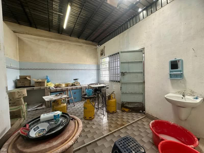 Single Storey Terrace Batu Lancang untuk Untuk Dijual - RM 980,000, Mac 2026 - Kitchen - PropertyGuru.com.my