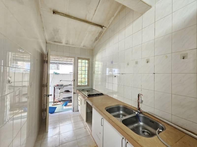 Taman Seri Taming untuk Untuk Disewa - RM 1,950 /bulan, Mac 2026 - Kitchen - PropertyGuru.com.my