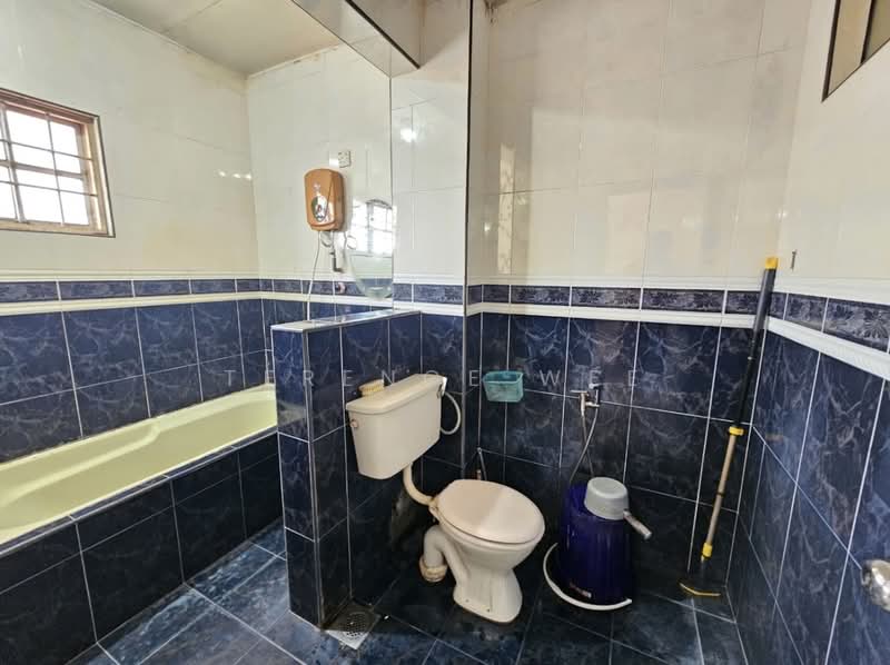 Taman Seri Taming untuk Untuk Disewa - RM 1,950 /bulan, Mac 2026 - Bathroom - PropertyGuru.com.my