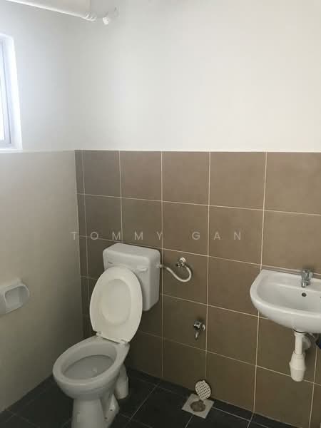 Apartment for Sale at Pangsapuri Suria 1 Batu Kawan - Tommy Gan - Bathroom - PropertyGuru.com.my