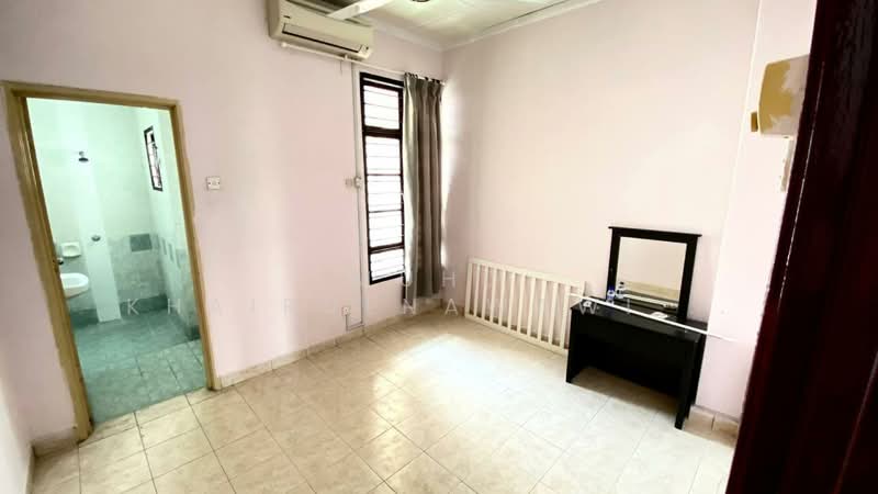 2-storey Terraced House for Sale in Bukit Jelutong (Shah Alam) - Muhd Khairulnawawi Kamaruddin - Bedroom - PropertyGuru.com.my