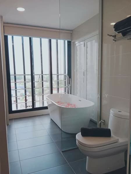 Service Residence for Sale at Southkey Mosaic - Chee Wai Lay - Bathroom - PropertyGuru.com.my