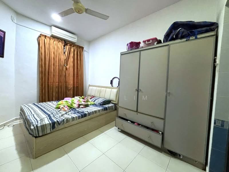 Rumah Teres 1 Tingkat untuk Dijual di Taman Universiti (Skudai) - Karl Lim - Bedroom - PropertyGuru.com.my