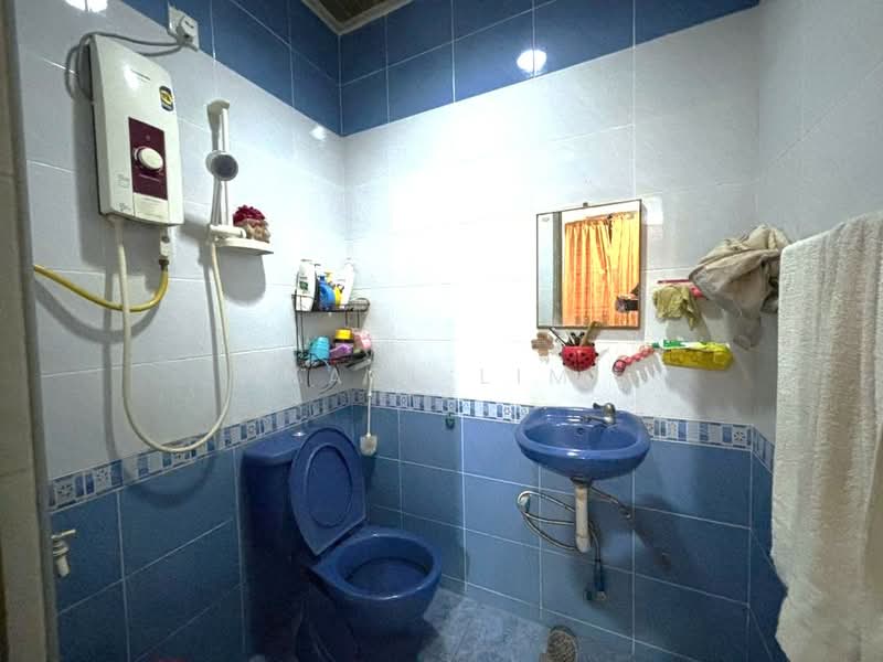 Rumah Teres 1 Tingkat untuk Dijual di Taman Universiti (Skudai) - Karl Lim - Bathroom - PropertyGuru.com.my