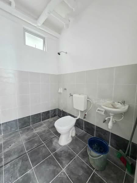 Apartment for Rent at Pangsapuri Pulai Mutiara - Lesley Tan - Bathroom - PropertyGuru.com.my