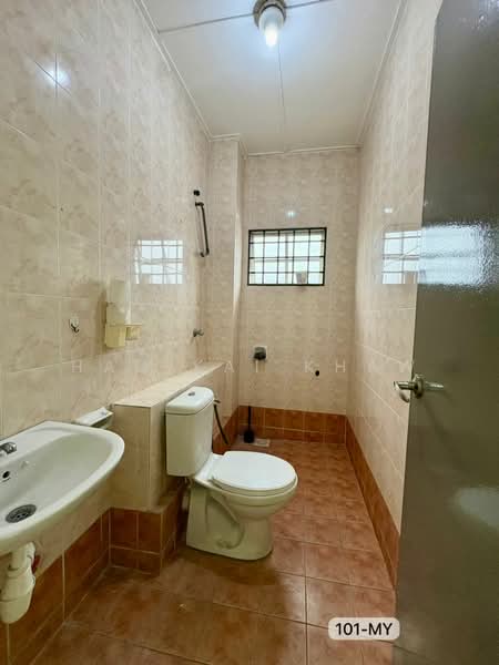 2-storey Terraced House for Sale in Bandar Bukit Tinggi 2 (Klang) - Hao Kai Khaw - Bathroom - PropertyGuru.com.my