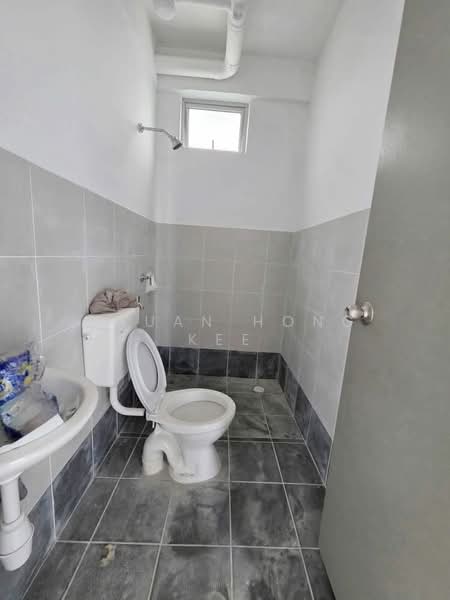 Apartment for Rent at Pangsapuri Pulai Mutiara - Chuan Hong Kee - Bathroom - PropertyGuru.com.my