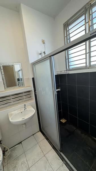 Taman Setia Indah untuk Untuk Dijual - RM 735,000, Mac 2026 - Bathroom - PropertyGuru.com.my