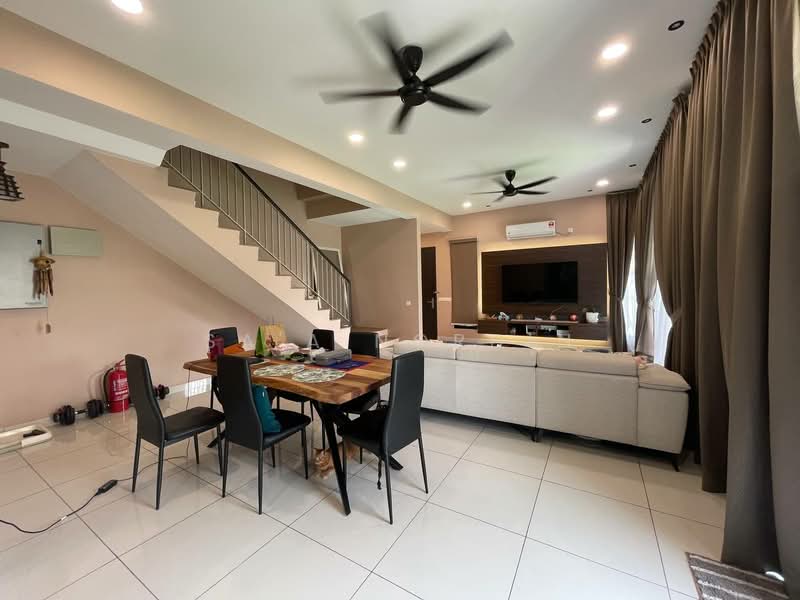2-storey Terraced House for Sale in Elmina (Shah Alam) - Sa'a Nordin - Living Room - PropertyGuru.com.my