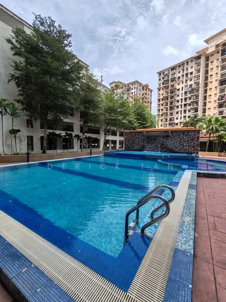 Relau Vista Apartment untuk Untuk Dijual - RM 340,000, Mac 2026 - Swimming Pool - PropertyGuru.com.my