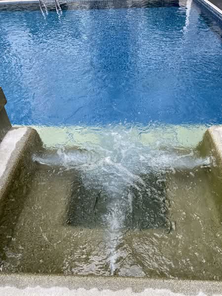 Hijauan Saujana untuk Untuk Disewa - RM 1,900 /bulan, Mac 2026 - Pool - PropertyGuru.com.my