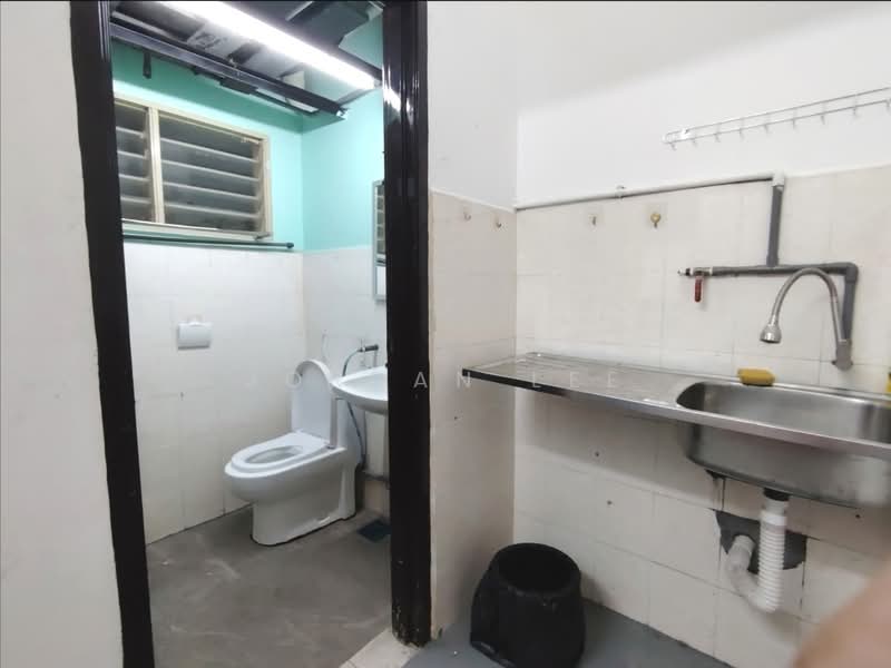 Other Property for Rent in Taman Padang Balang (Batu Berendam) - Jordan Lee - Bathroom - PropertyGuru.com.my