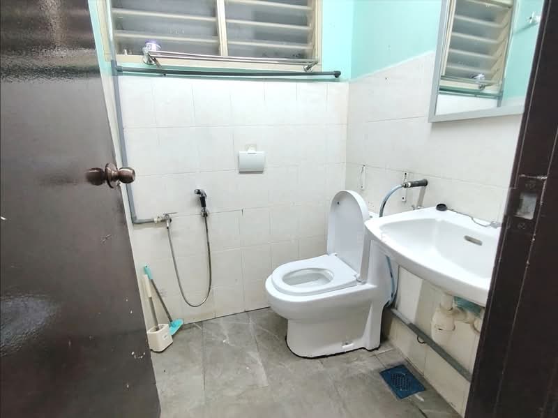 Other Property for Rent in Taman Padang Balang (Batu Berendam) - Jordan Lee - Bathroom - PropertyGuru.com.my