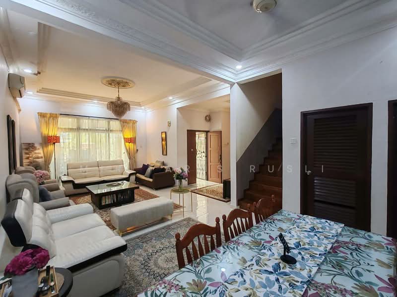 2-storey Terraced House for Sale in Taman Damansara Aliff (Tampoi) - Amir Faris Rusli - Living Room - PropertyGuru.com.my