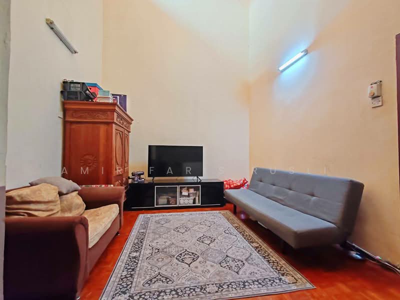 2-storey Terraced House for Sale in Taman Damansara Aliff (Tampoi) - Amir Faris Rusli - Living Room - PropertyGuru.com.my