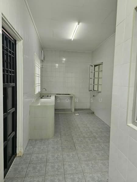 2-storey Terraced House for Sale in Taman Putri Kulai (Kulai) - Winson Su - Kitchen - PropertyGuru.com.my