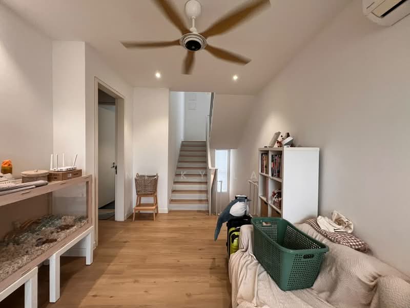3-storey Terraced House for Sale in Tamansari (Rawang) - Nicky Lai - Living Room - PropertyGuru.com.my