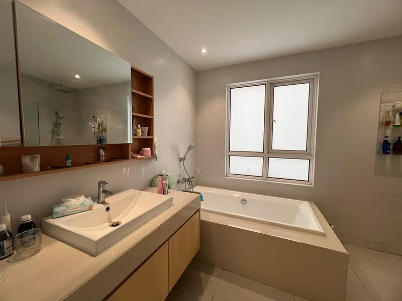 3-storey Terraced House for Sale in Tamansari (Rawang) - Nicky Lai - Bathroom - PropertyGuru.com.my