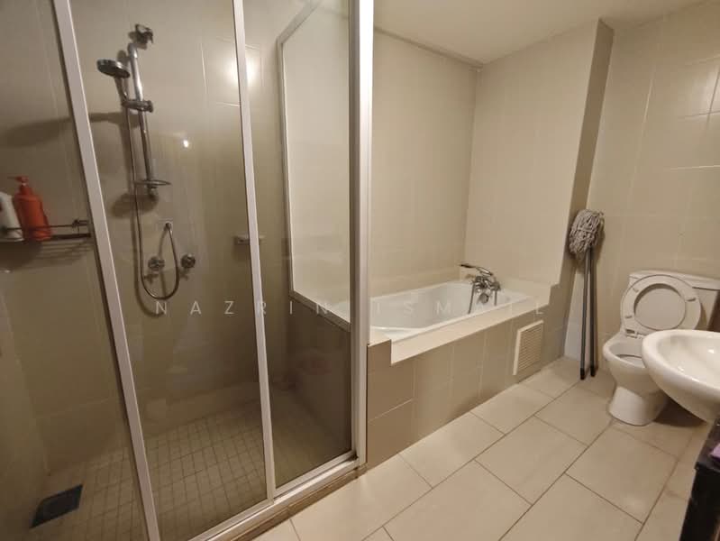 Service Residence for Sale at Saujana Residency - Nazrin Ismail - Bathroom - PropertyGuru.com.my