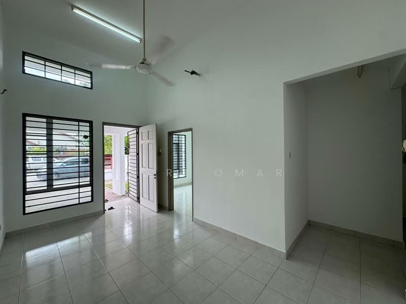 Bandar Bukit Raja untuk Untuk Dijual - RM 450,000, Mac 2026 - Living Room - PropertyGuru.com.my