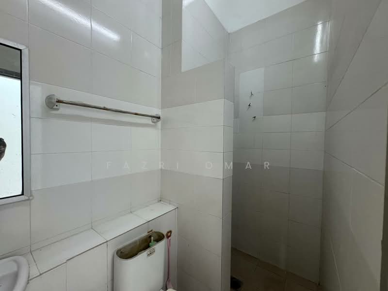 Bandar Bukit Raja untuk Untuk Dijual - RM 450,000, Mac 2026 - Bathroom - PropertyGuru.com.my